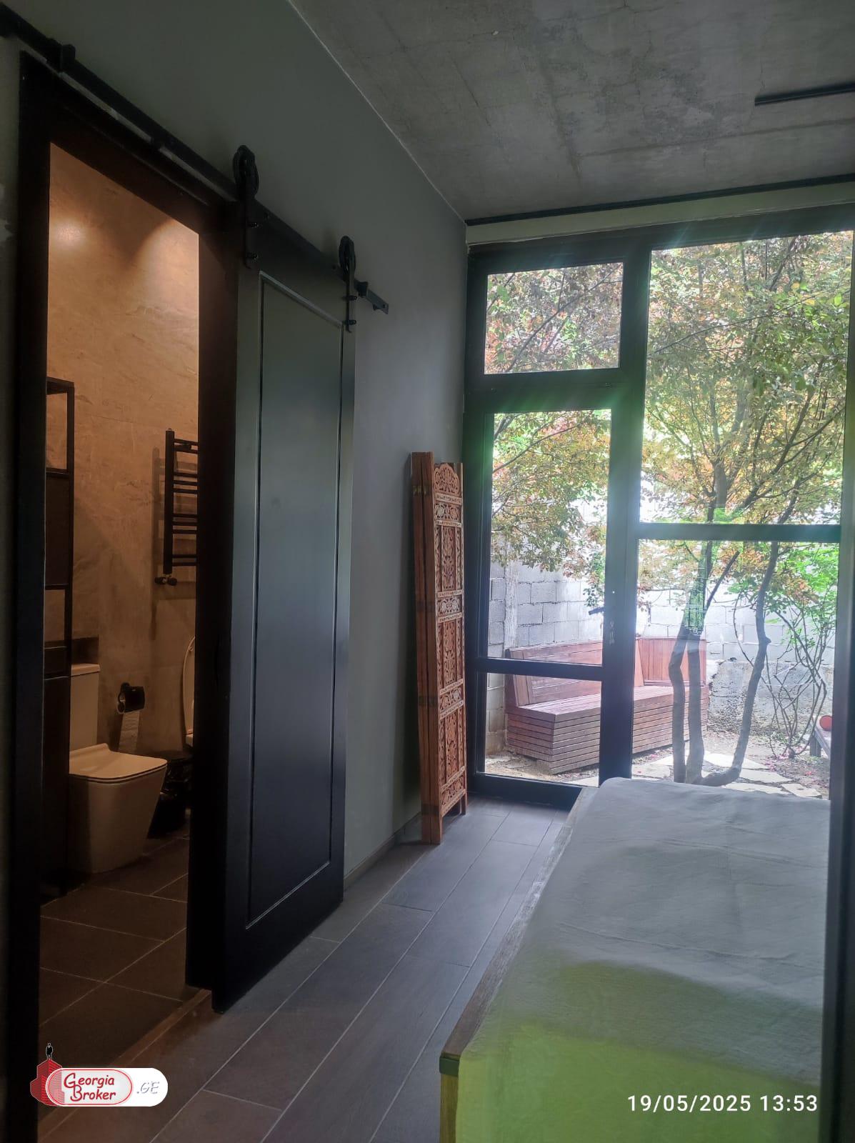 продается дом с новым ремонтом 6-комнат